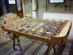 20121020 Lliterie - Caisse de sommier à soufflet demi-corbeille guindée