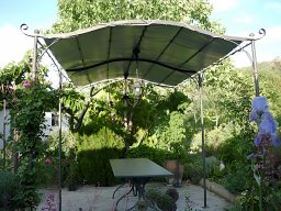 20120614 Pergola en toile autoportée sur-mesure précontraint Ferrari 502 ivoire (2)