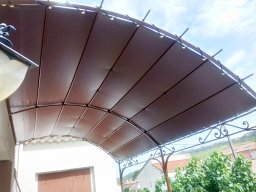 20170731 Pergola en toile Serge Ferrari Soltis Proof 502 coloris marron