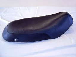 20120614 Sellerie moto - Réfection d'une selle de scooter (après)