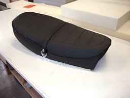 20140118 Sellerie moto - Réfection d'une selle de moto en tissu imperméable (P1040074)