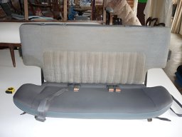 20100619 Sellerie auto - Réfection de l'assise d'une banquette AR de 4x4 après 1 (P1010364)