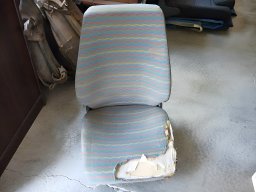 20170905 Sellerie auto - Réfection de l'assise d'un siège de véhicule utilitaire 7 avant 2 (P1010400)