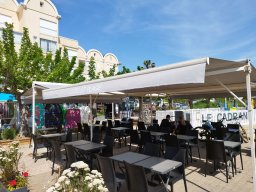 20220429 Store banne - Rénovation de toiles de protection solaire pour stores à banne pour brasserie Côte et plage 1 (IMG_113719)