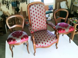 20131017 Tapisserie d'ameublement - Réfection d'un fauteuil Voltaire et ses chaises (Fauteuil_16)