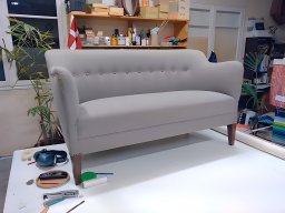 20141103 Tapisserie d'ameublement - Réfection d'un canapé années 50 en tissu velour gris perle (Canap_annes_50)