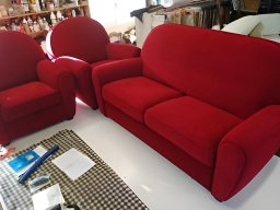 20171027 Tapisserie d'ameublement - Réfection de l'ensemble d'un salon contemporain en tissu velour pourpre (Salon_contemporain)