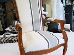 20190117 Tapisserie d'ameublement - Réfection d'un fauteuil Voltaire Jean Vier en tissu motif à bandes (Fauteuil_Voltaire_Jean-Vier)