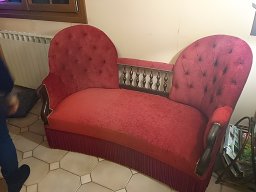 20191119 Tapisserie d'ameublement - Réfection d'un canapé capitonné en tissu velour rouge (Canap_Capitonn)