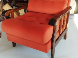 20220514 Tapisserie d'ameublement - Réfection d'un fauteuil chaise en cuir rouge (IMG_075915)