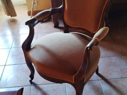 20230407 Tapisserie d'ameublement - Réfection d'un fauteuil cabriolet en tissu velour liseré doré (IMG_182019)