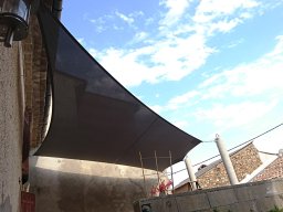 20180713 Voile d'ombrage - Toile quadrangulaire montée sur poteaux 3 (DSC_0547)