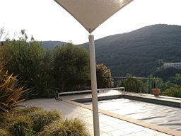 20190420 Voile d'ombrage triangulaire Serge Ferrari Soltis Perfom 92 avec poteau 4 (DSC_0491_1)