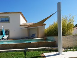 20190522 Poteau d'une voile d'ombrage triangulaire Serge Ferrari Soltis Perfom 92